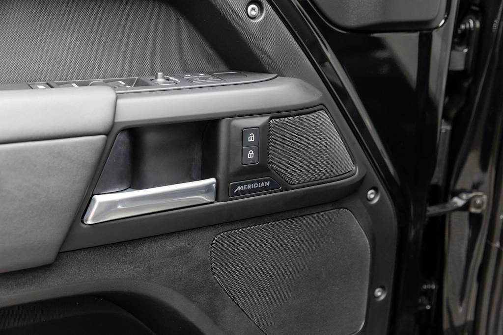 Thumbnail: 2025 Land Rover Defender - 24