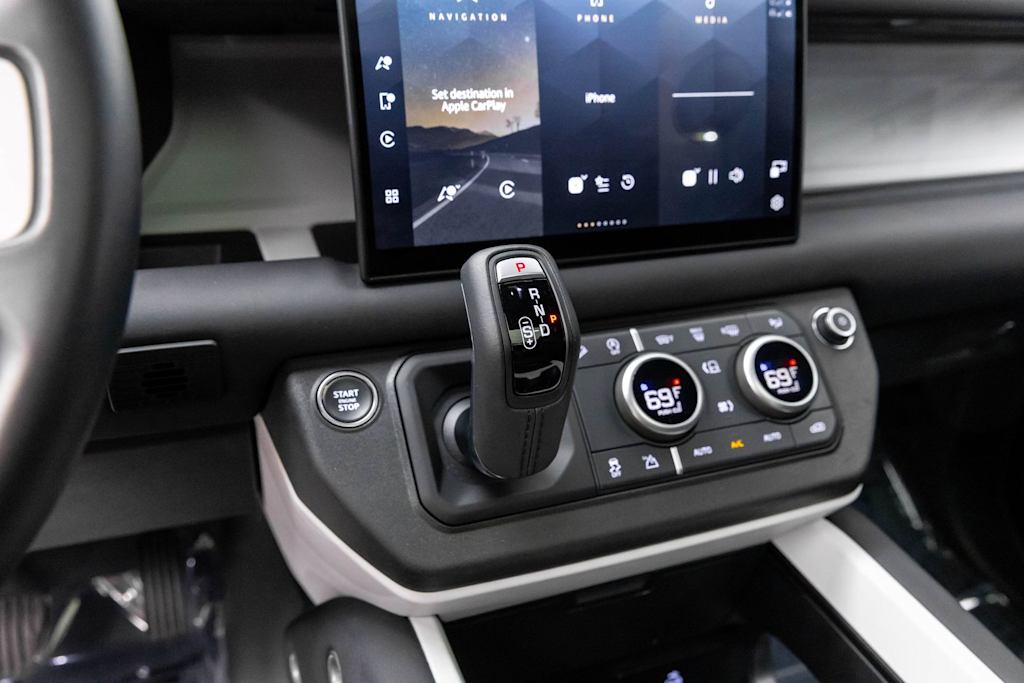 Thumbnail: 2025 Land Rover Defender - 15