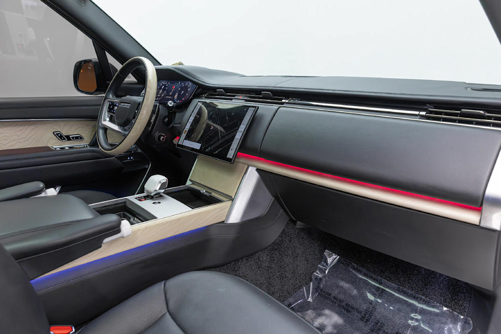 Thumbnail: 2025 Land Rover Range Rover - 13