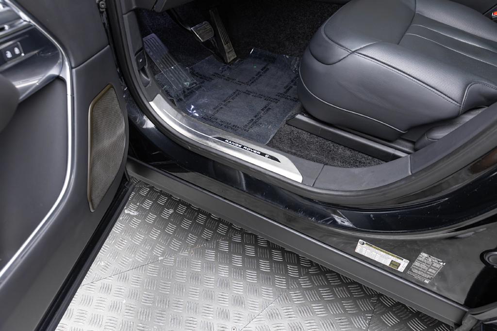 Thumbnail: 2025 Land Rover Range Rover - 6