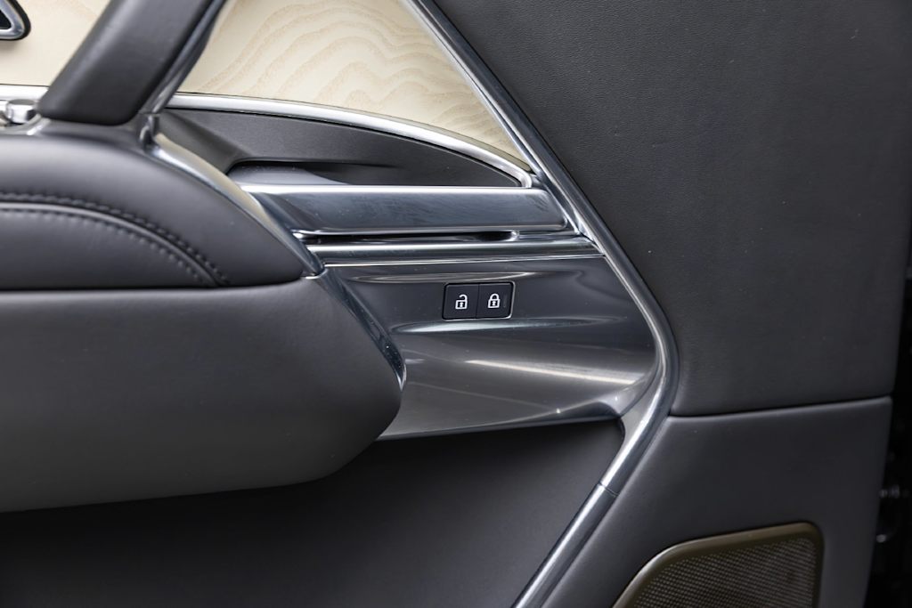 Thumbnail: 2025 Land Rover Range Rover - 26