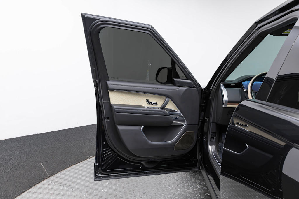 Thumbnail: 2025 Land Rover Range Rover - 23
