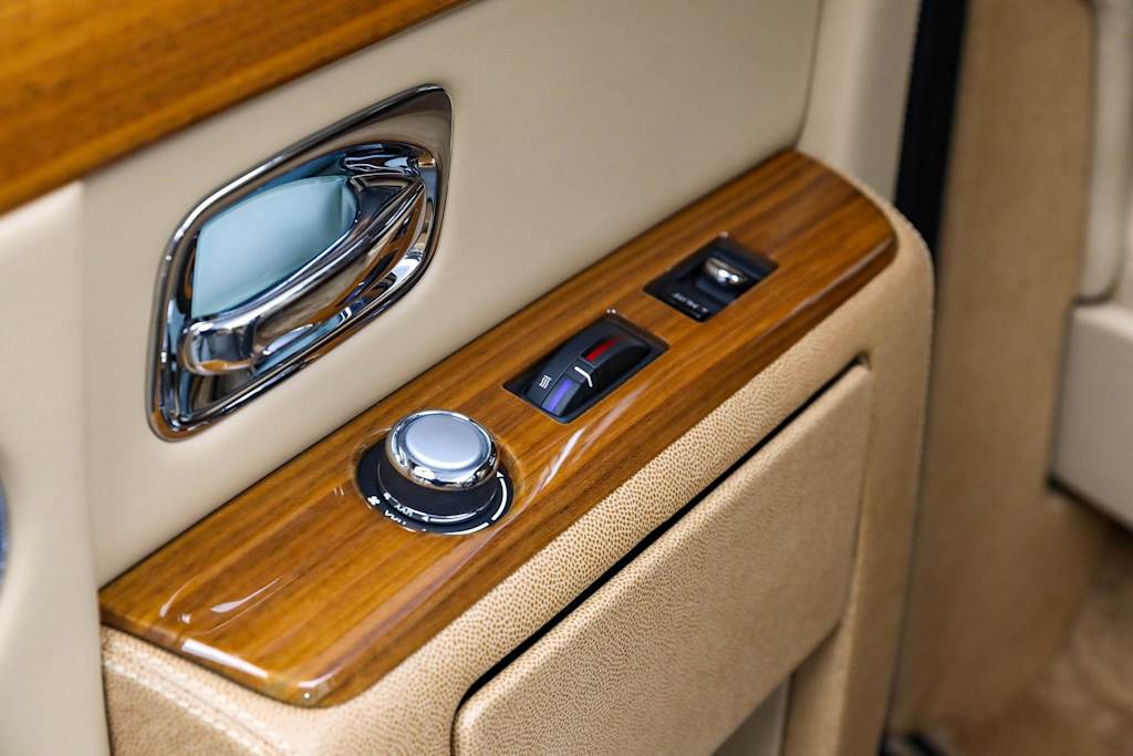 Thumbnail: 2015 Rolls-Royce Phantom - 42
