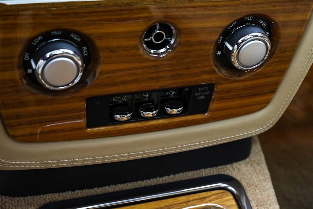 Thumbnail: 2015 Rolls-Royce Phantom - 31