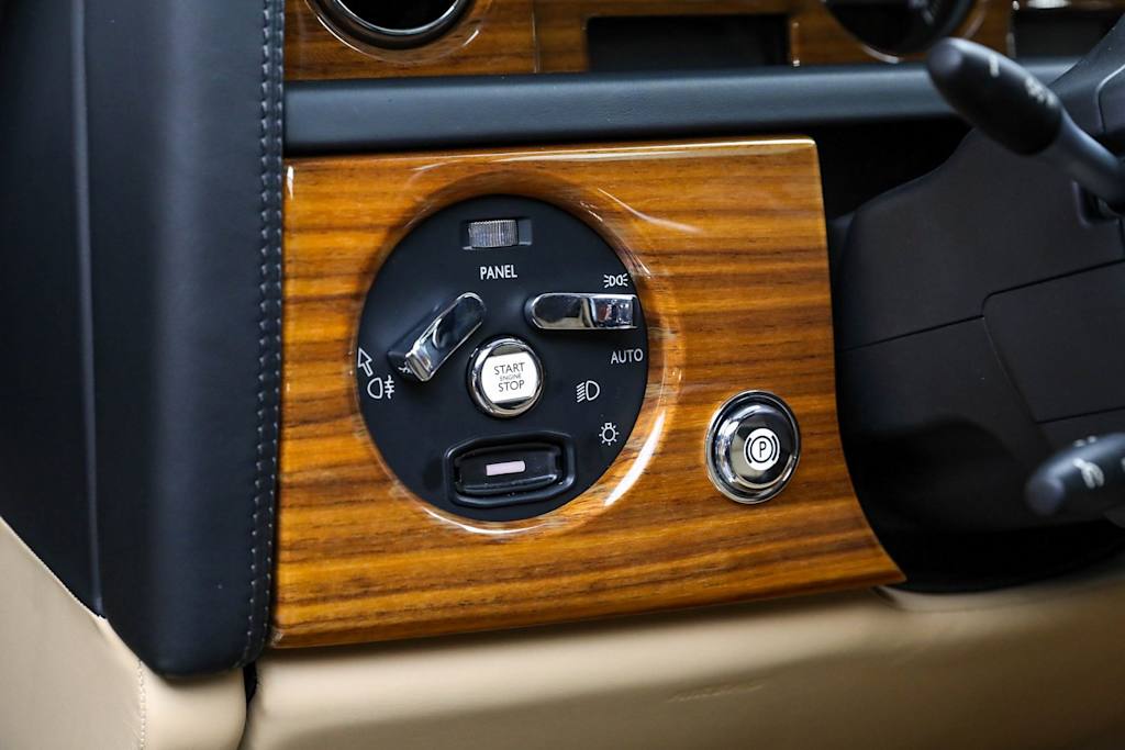 Thumbnail: 2015 Rolls-Royce Phantom - 21