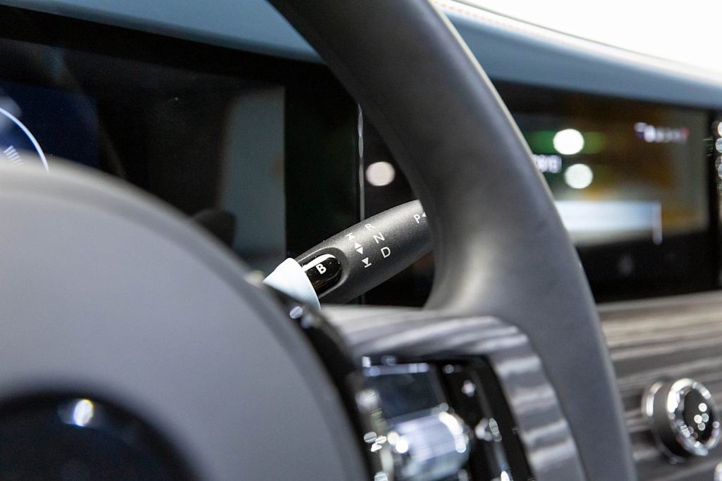 Thumbnail: 2024 Rolls-Royce Spectre - 15