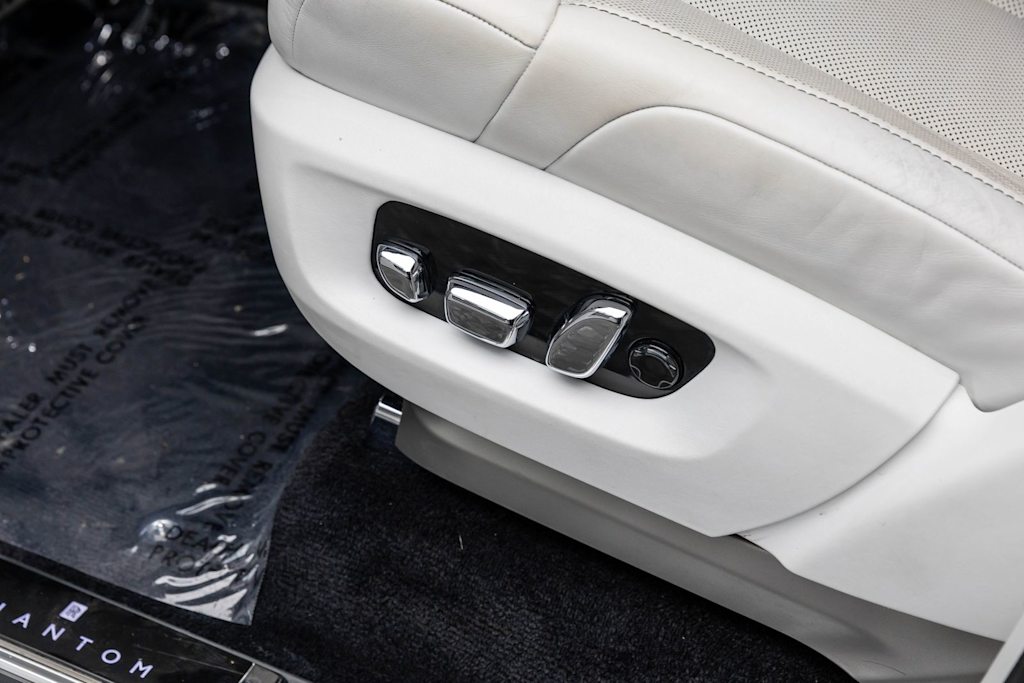 Thumbnail: 2020 Rolls-Royce Phantom - 26