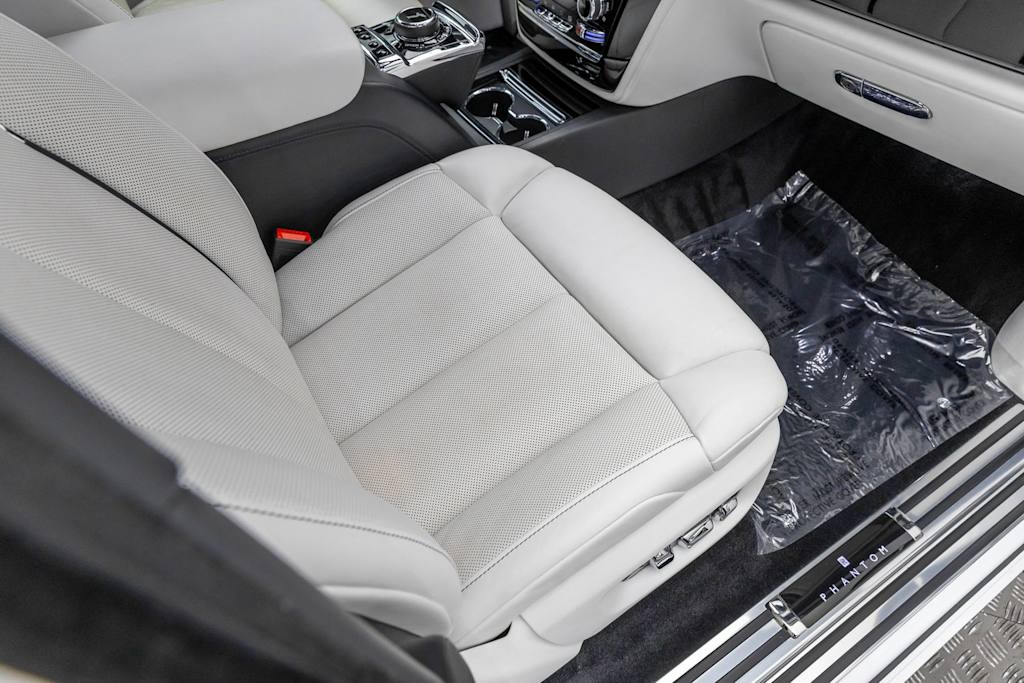 Thumbnail: 2020 Rolls-Royce Phantom - 12