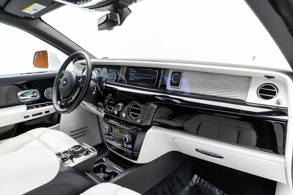 Thumbnail: 2020 Rolls-Royce Phantom - 14