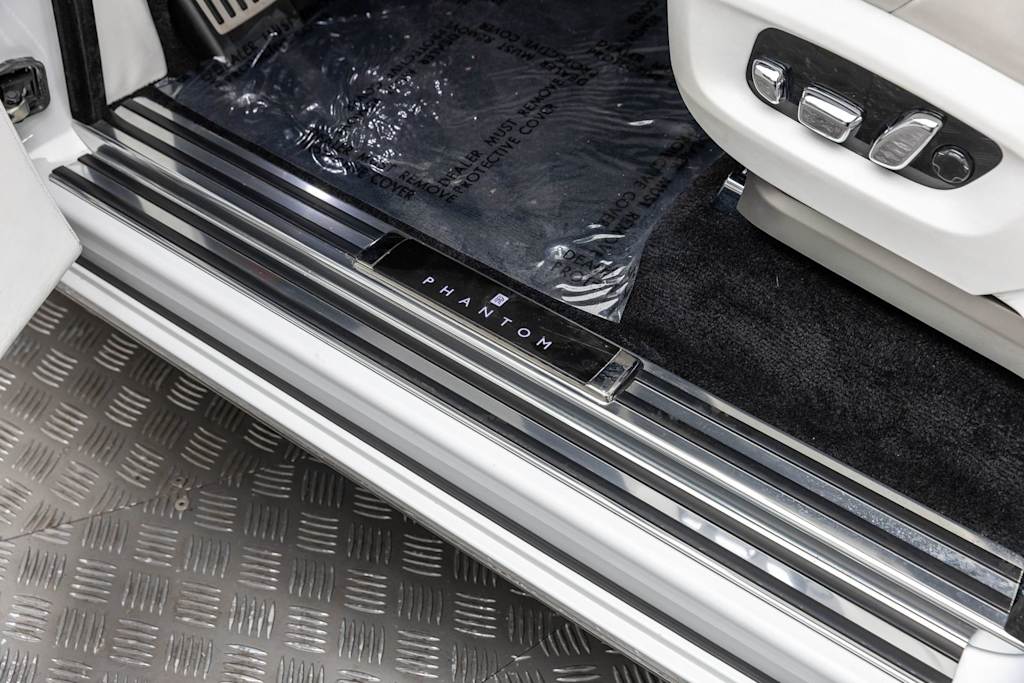 Thumbnail: 2020 Rolls-Royce Phantom - 25