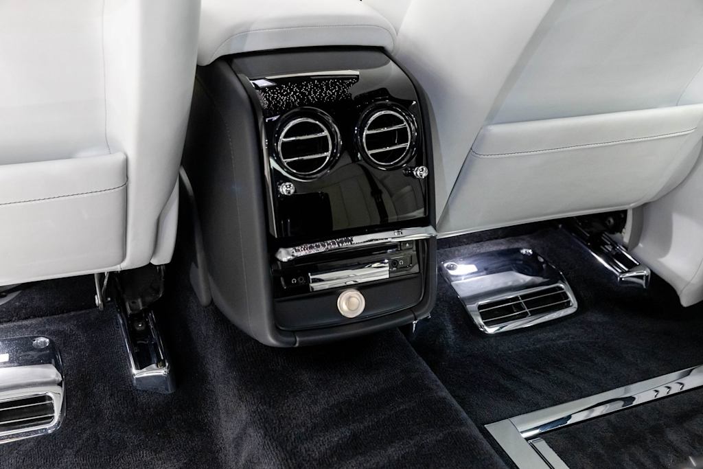 Thumbnail: 2020 Rolls-Royce Phantom - 39