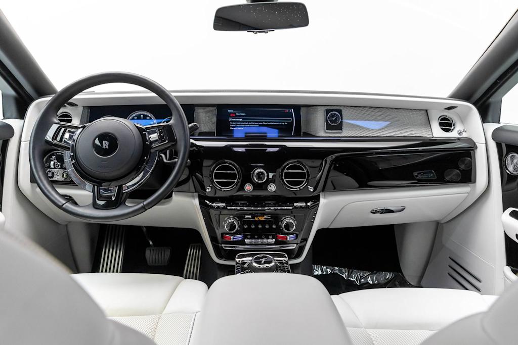 Thumbnail: 2020 Rolls-Royce Phantom - 10