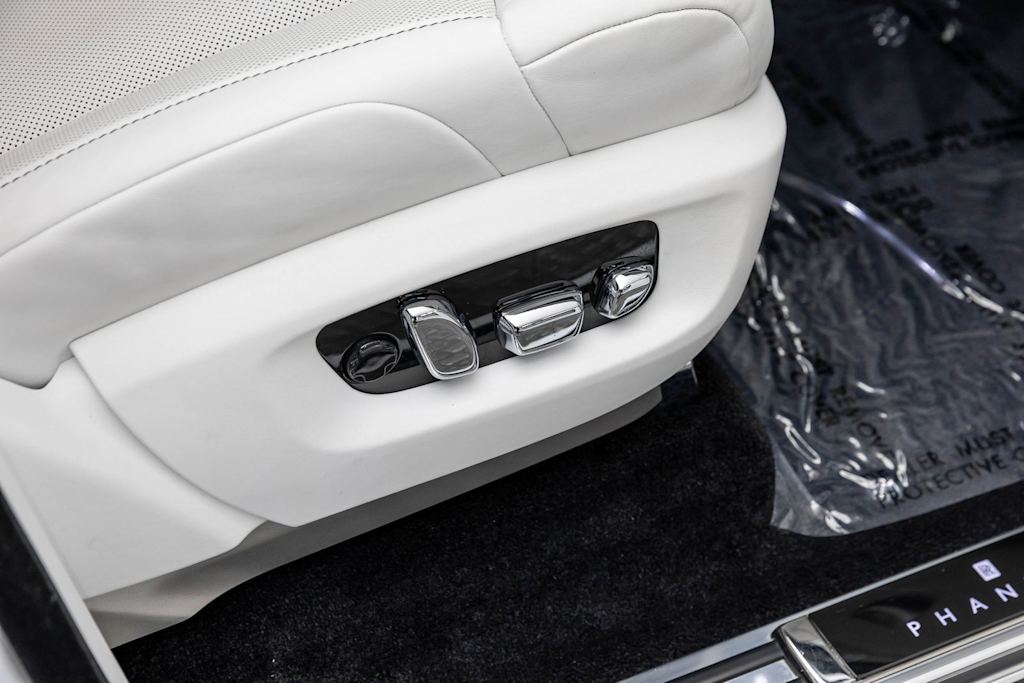 Thumbnail: 2020 Rolls-Royce Phantom - 49