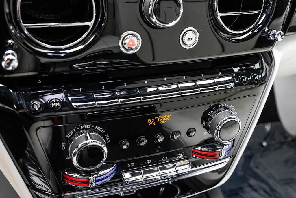 Thumbnail: 2020 Rolls-Royce Phantom - 32