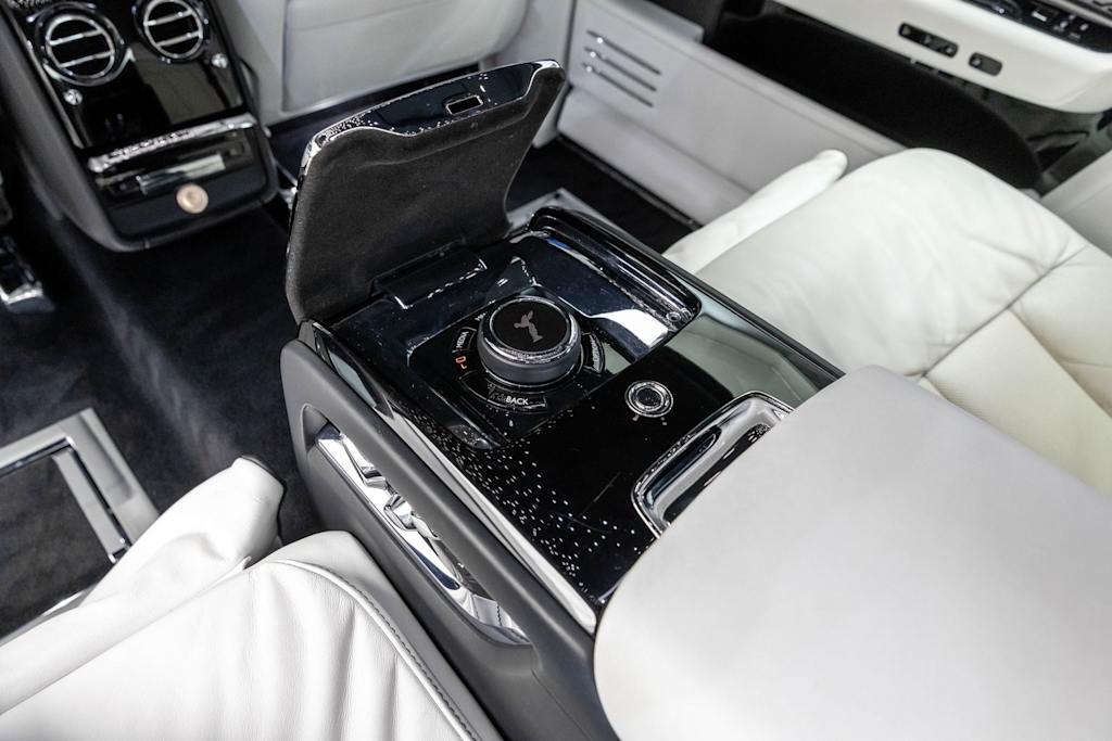 Thumbnail: 2020 Rolls-Royce Phantom - 41