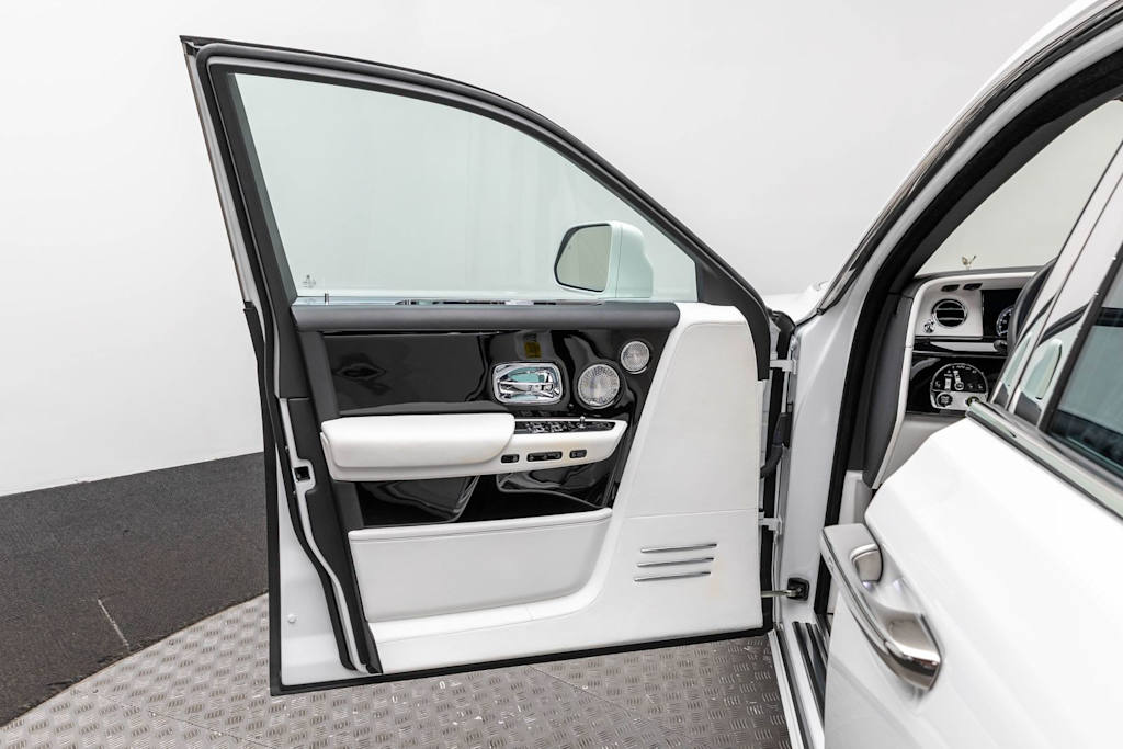 Thumbnail: 2020 Rolls-Royce Phantom - 23