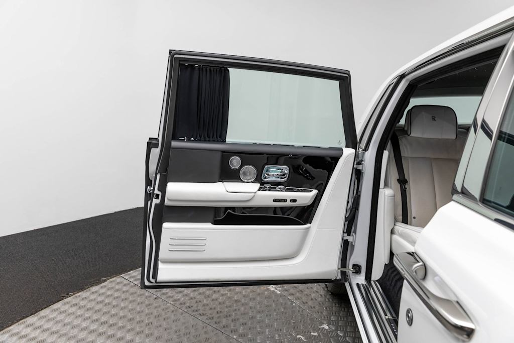 Thumbnail: 2020 Rolls-Royce Phantom - 60