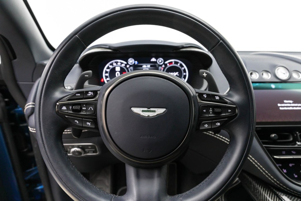 2023 Aston Martin DBX 707 9