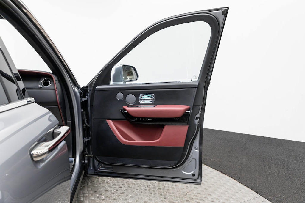 Thumbnail: 2022 Rolls-Royce Cullinan - 39