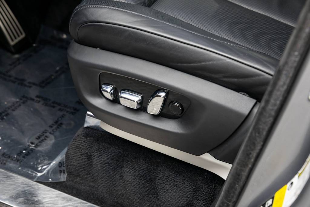 Thumbnail: 2022 Rolls-Royce Cullinan - 25