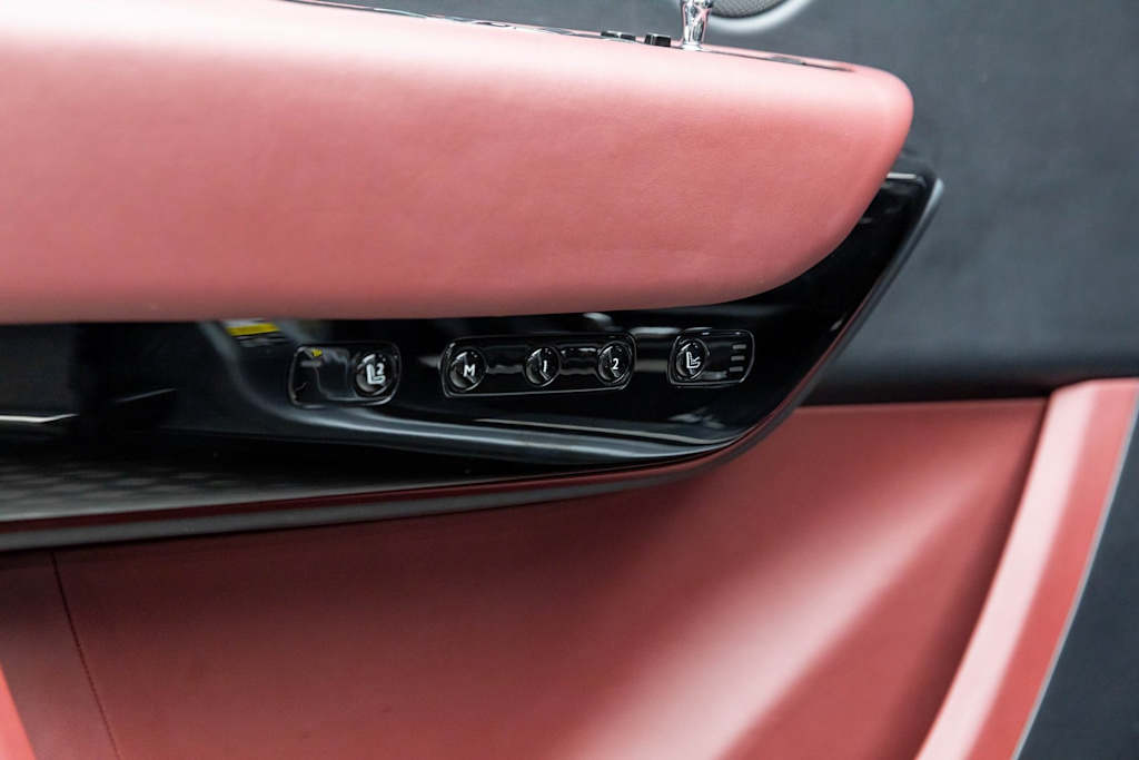 Thumbnail: 2022 Rolls-Royce Cullinan - 7