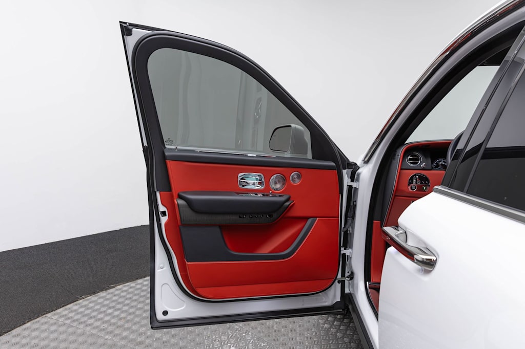 Thumbnail: 2021 Rolls-Royce Cullinan - 28