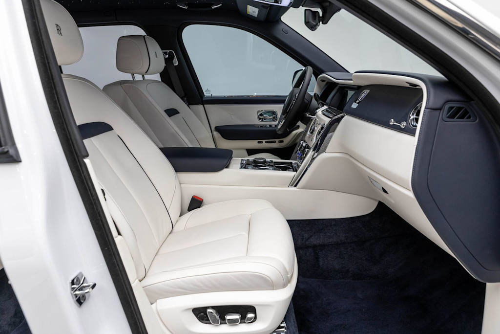 Thumbnail: 2023 Rolls-Royce Cullinan - 24