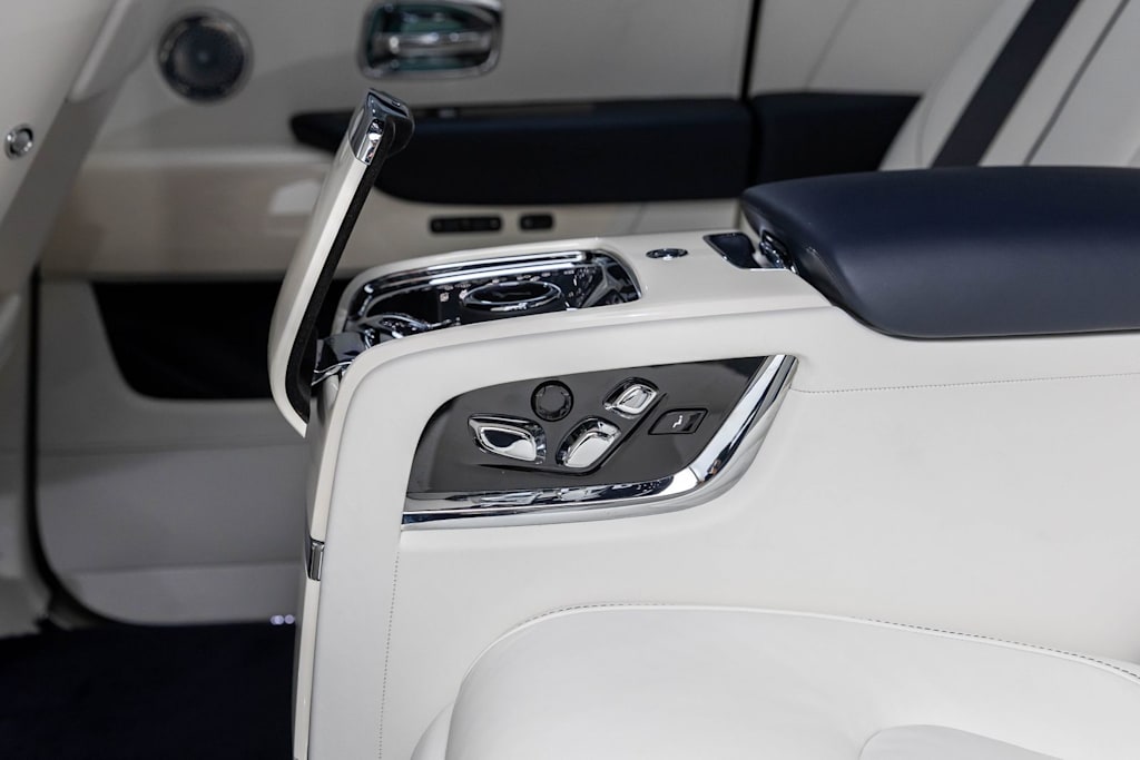 Thumbnail: 2023 Rolls-Royce Cullinan - 45