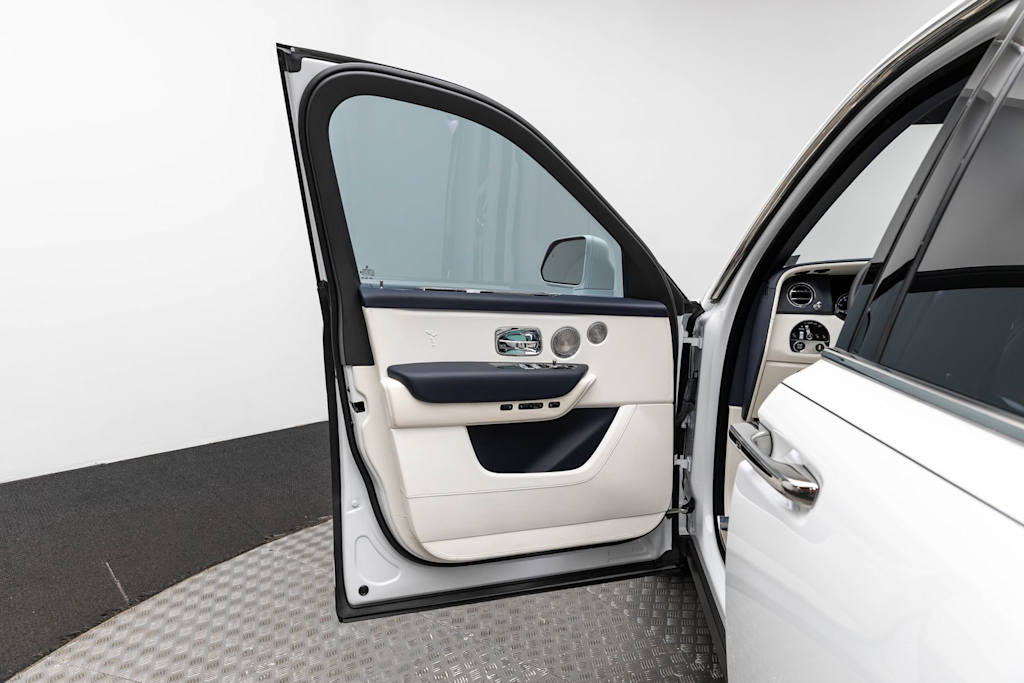 Thumbnail: 2023 Rolls-Royce Cullinan - 28