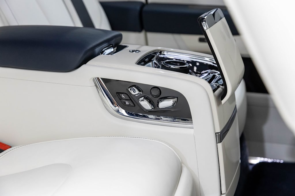 Thumbnail: 2023 Rolls-Royce Cullinan - 48