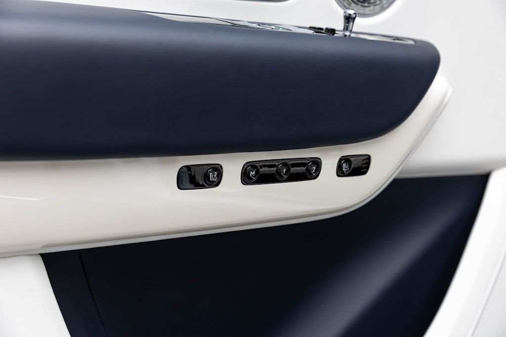 Thumbnail: 2023 Rolls-Royce Cullinan - 6