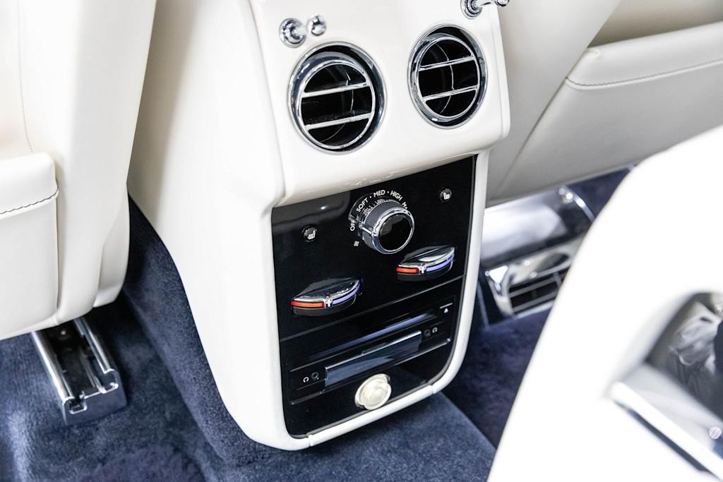 Thumbnail: 2023 Rolls-Royce Cullinan - 43