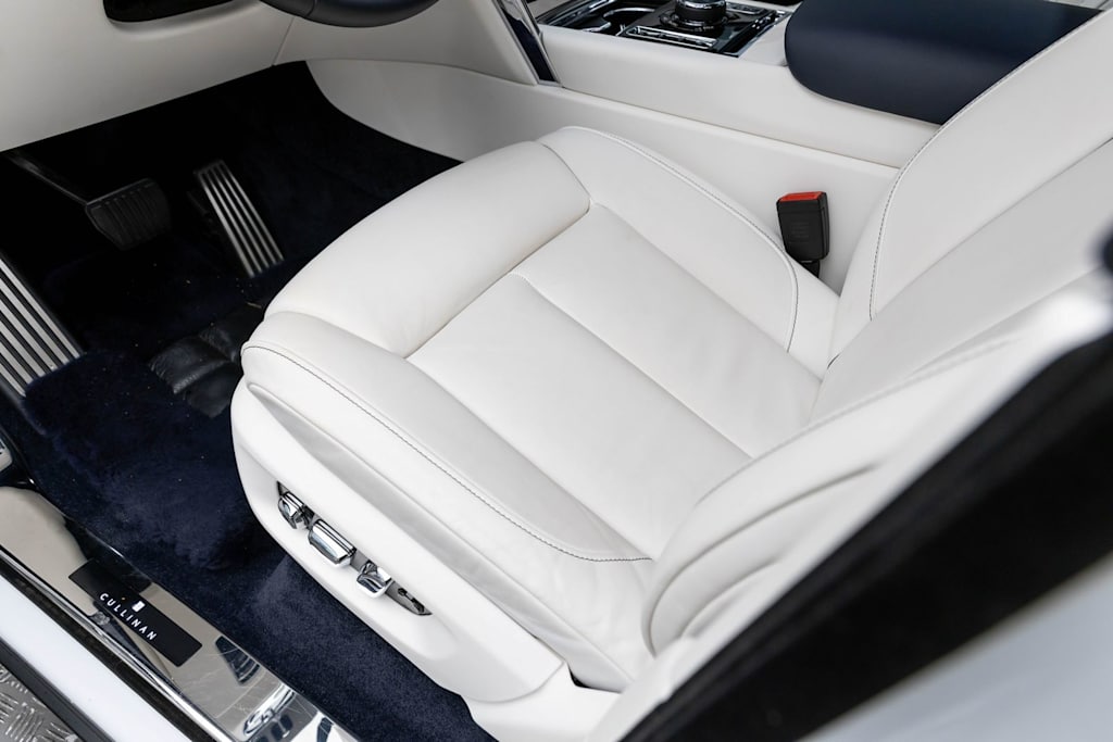 Thumbnail: 2023 Rolls-Royce Cullinan - 33