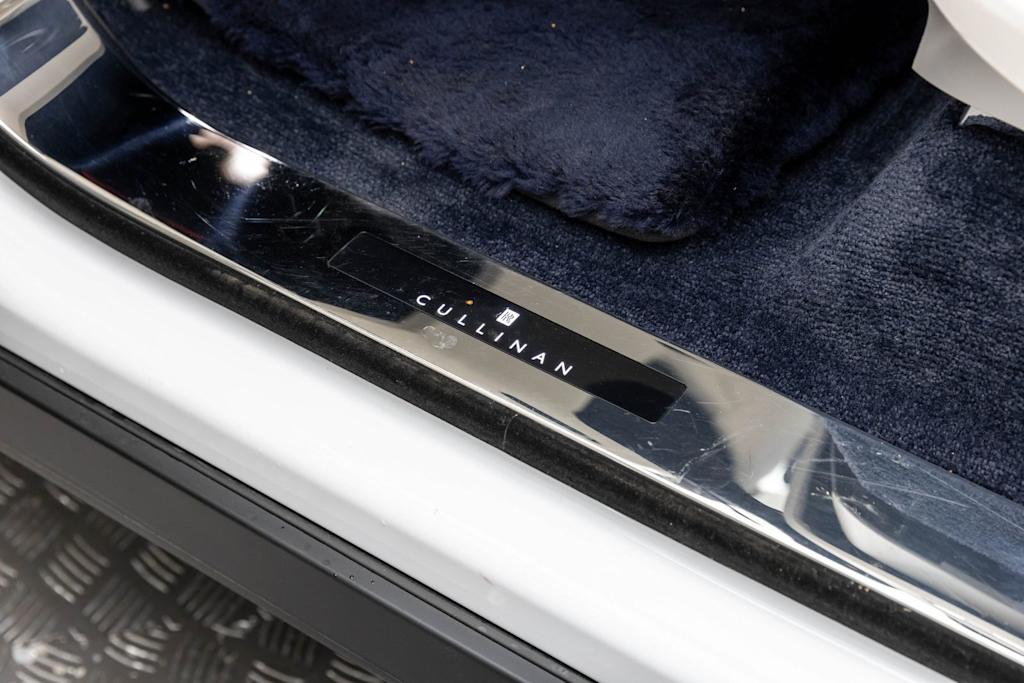Thumbnail: 2023 Rolls-Royce Cullinan - 31