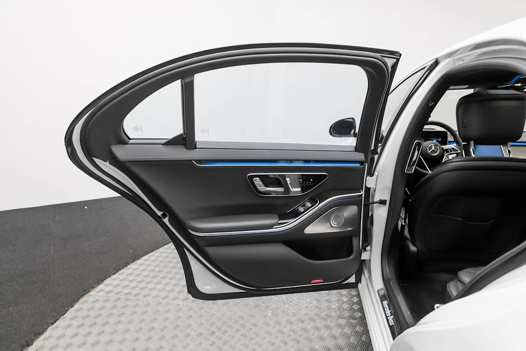 Thumbnail: 2024 Mercedes-Benz S-Class - 35