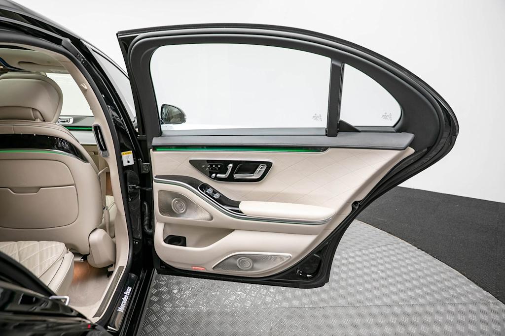 Thumbnail: 2022 Mercedes-Benz S-Class - 35