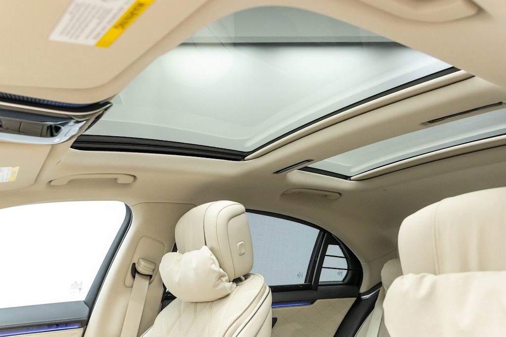 Thumbnail: 2025 Mercedes-Benz S-Class - 46