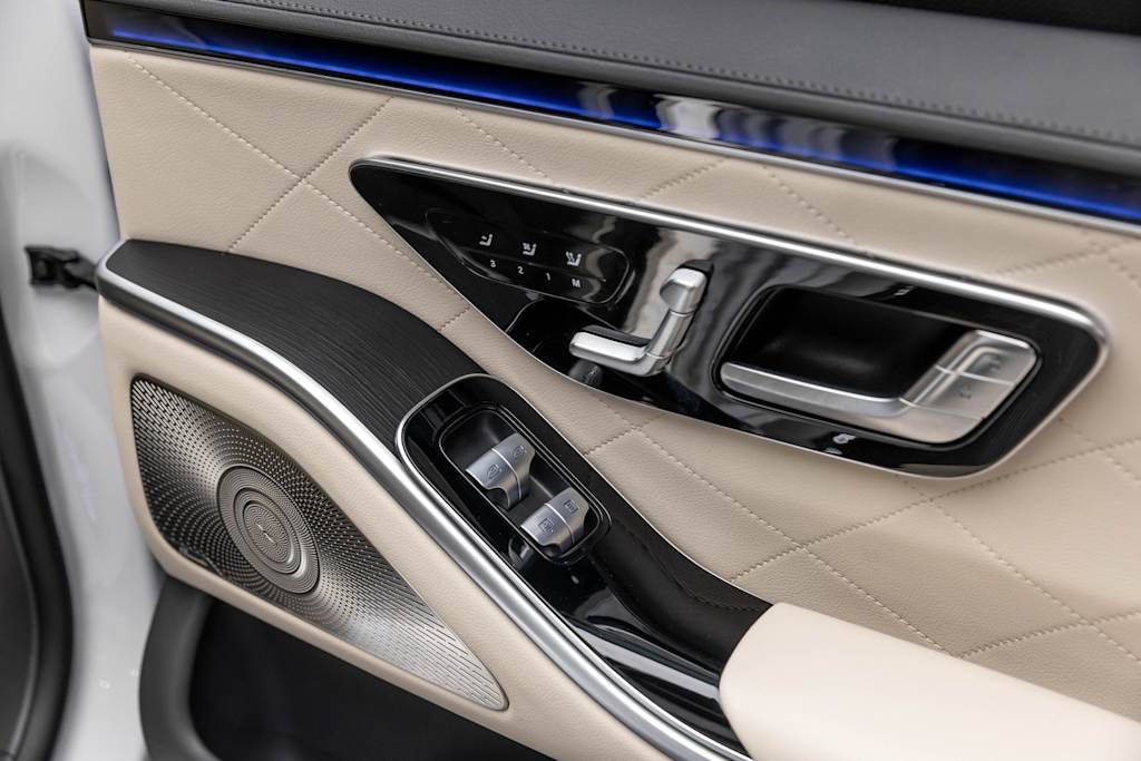 Thumbnail: 2025 Mercedes-Benz S-Class - 35