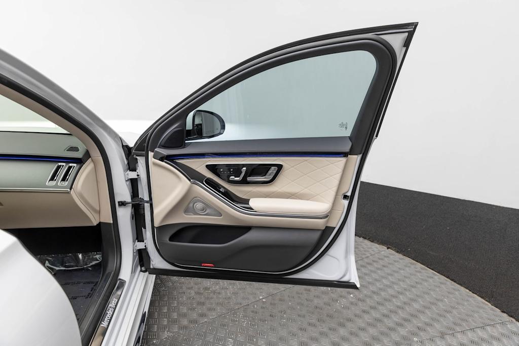 Thumbnail: 2025 Mercedes-Benz S-Class - 37