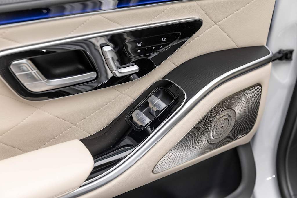 Thumbnail: 2025 Mercedes-Benz S-Class - 32