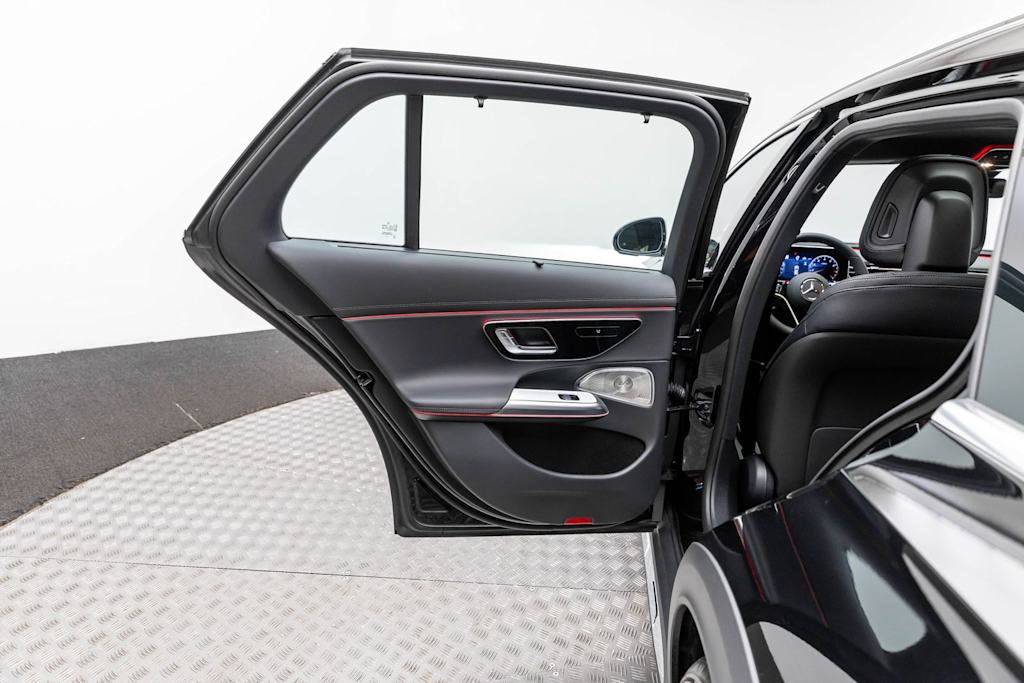Thumbnail: 2026 Mercedes-Benz E-Class - 35