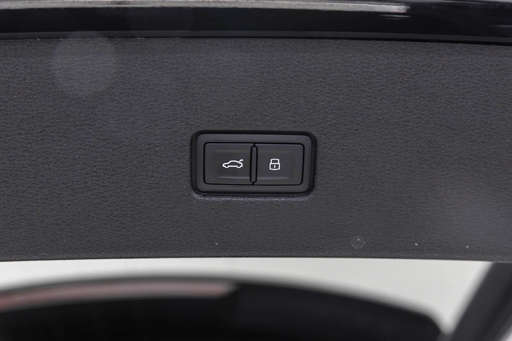 Thumbnail: 2024 Audi SQ8 - 44