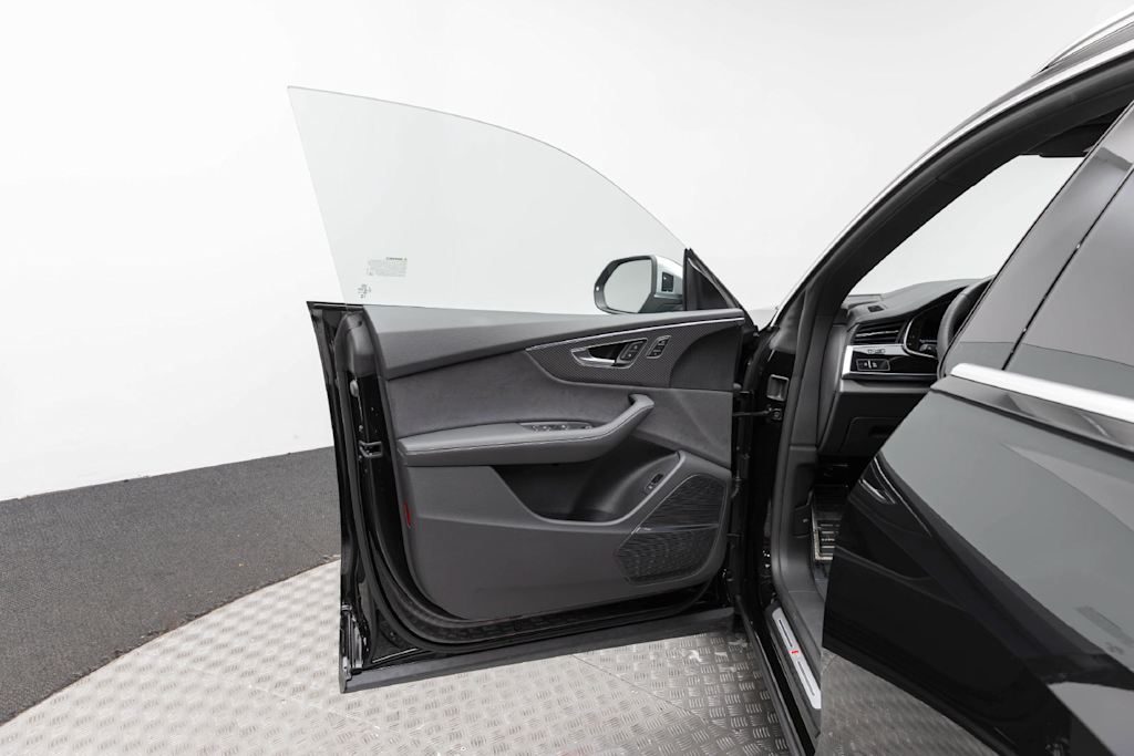 Thumbnail: 2024 Audi SQ8 - 24