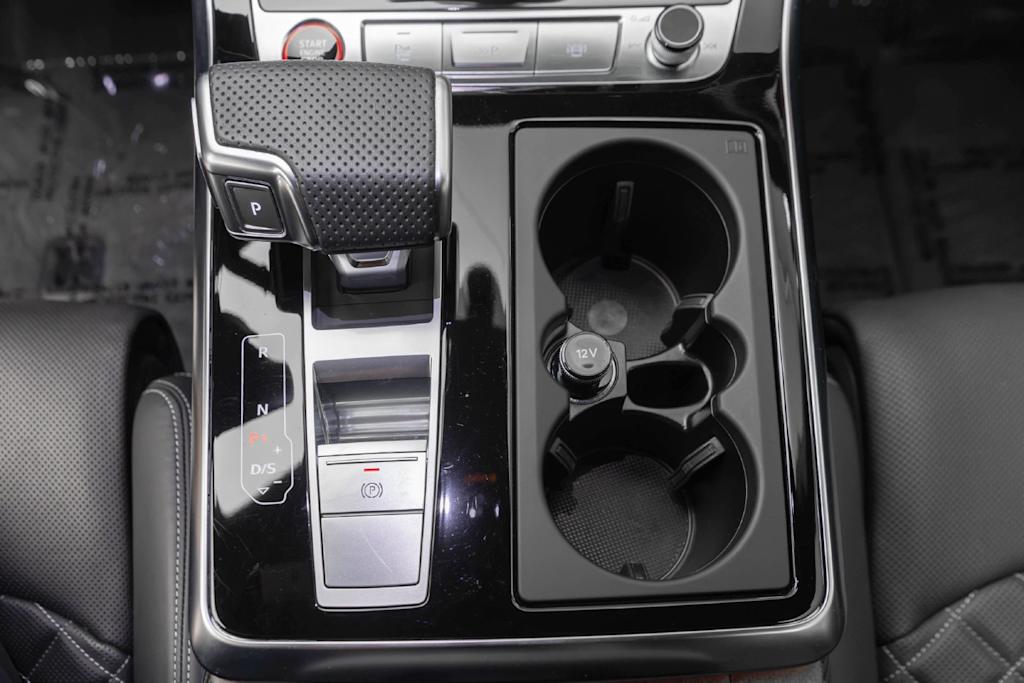 Thumbnail: 2024 Audi SQ8 - 16
