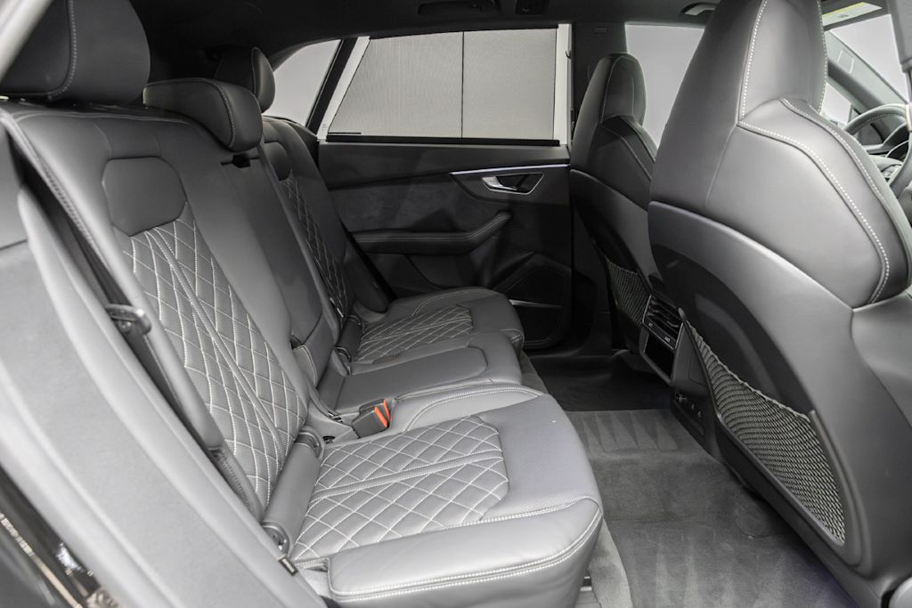 Thumbnail: 2024 Audi SQ8 - 12