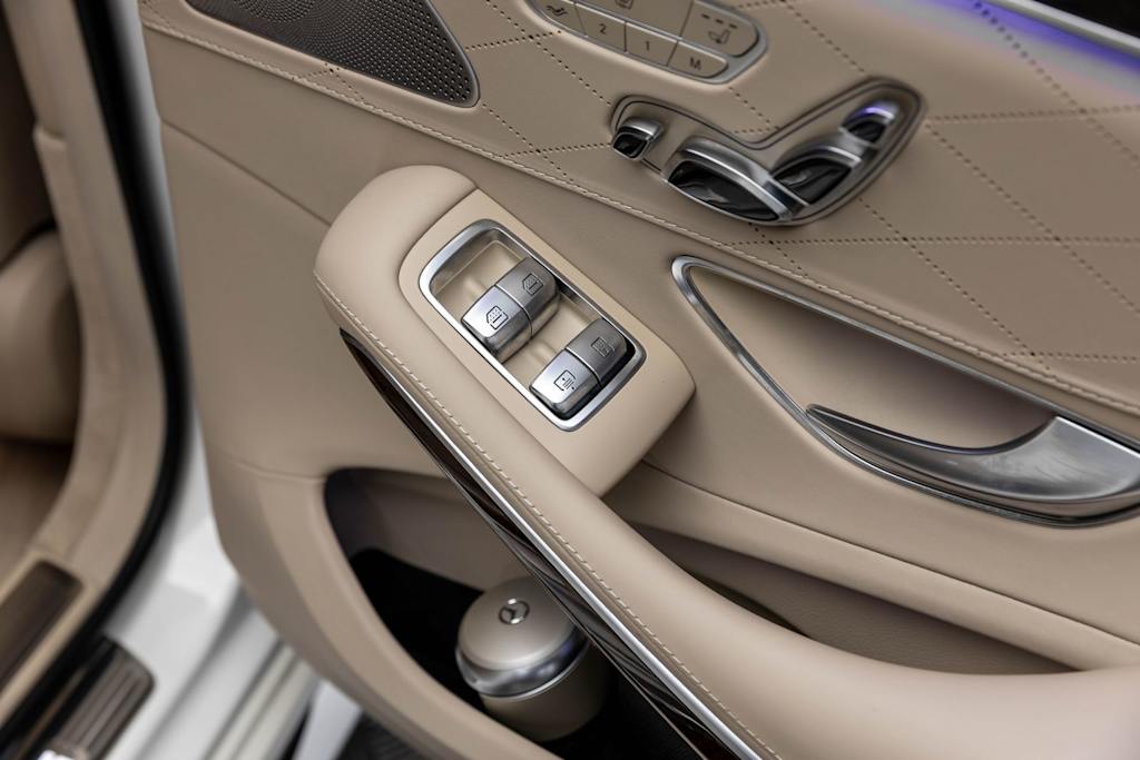 Thumbnail: 2020 Mercedes-Benz S-Class - 55