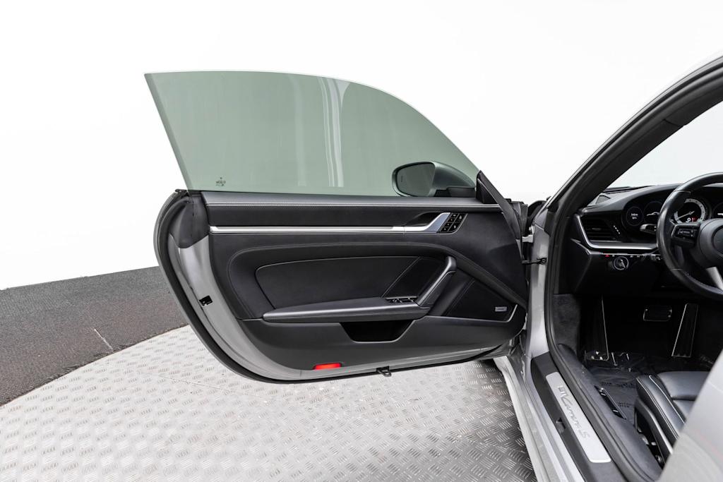 Thumbnail: 2020 Porsche 911 - 25