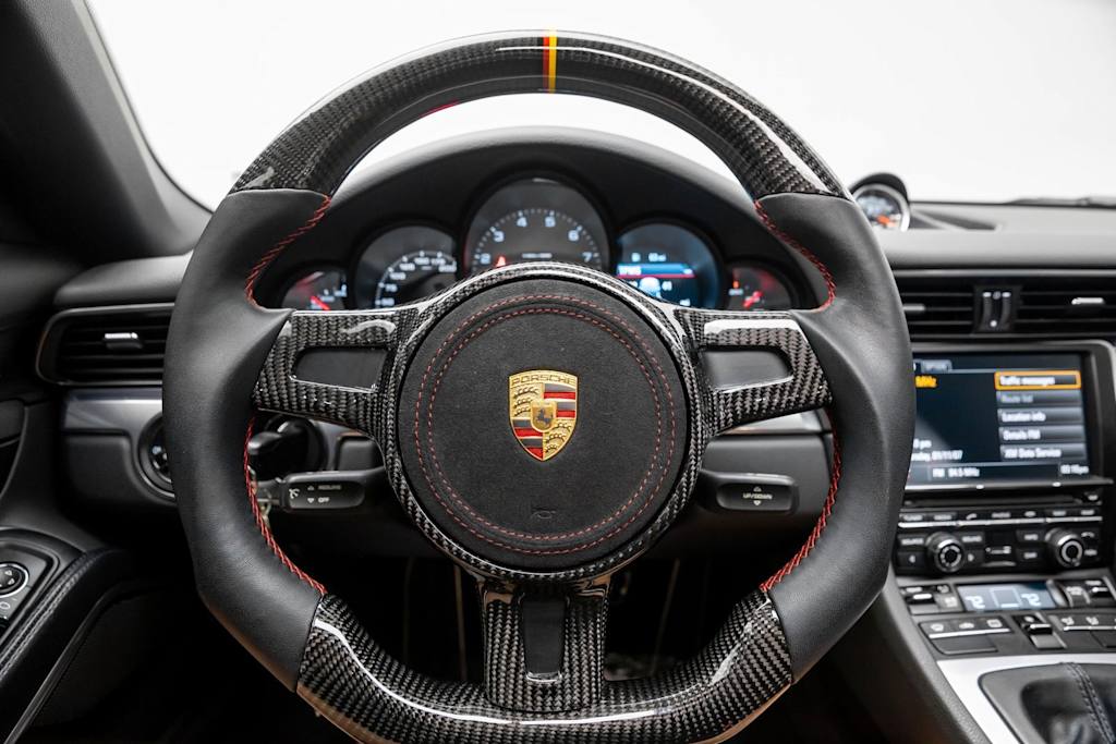 Thumbnail: 2015 Porsche 911 - 13