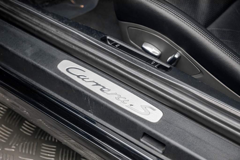 Thumbnail: 2015 Porsche 911 - 6