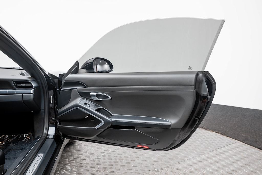 Thumbnail: 2015 Porsche 911 - 40